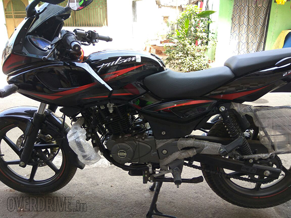 New Bajaj Pulsar 220f With A Bs4 Engine Launched In India At Rs