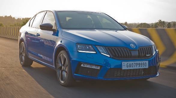 http://stat.overdrive.in/wp-content/uploads/2020/05/2020-Skoda-Octavia-RS-245-front-3_4th-2.jpg
