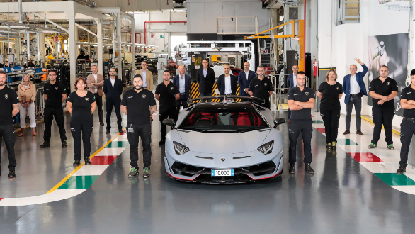 http://stat.overdrive.in/wp-content/uploads/2020/09/Lamborghini-Aventador-10000-.jpg