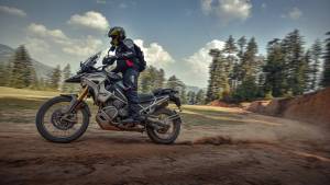 2022 Triumph Tiger 1200 first ride review - Check out how sharp this big cat's claws are