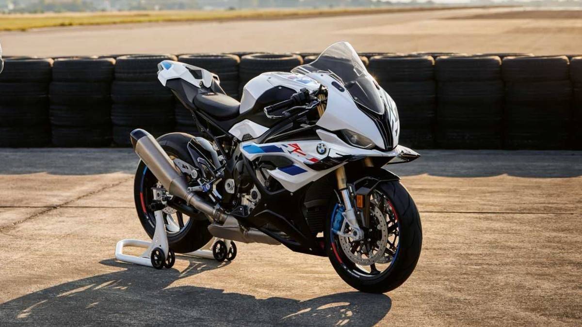 Spec Comparo: 2023 BMW S1000RR vs Ducati Panigale V4 vs Kawasaki Ninja ZX-10R