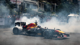 Red Bull turn up the heat in Mumbai with David Coulthard behind the wheel of the RB7
