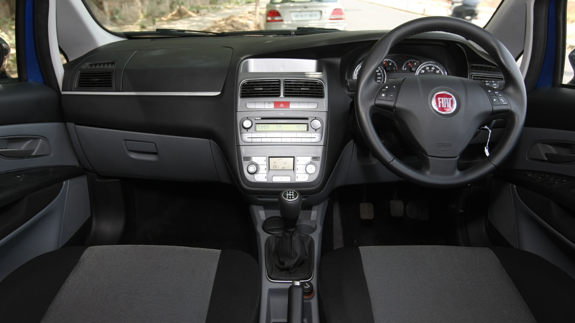 Fiat-Grande-Punto-2012-Fire-Emotion-Interior