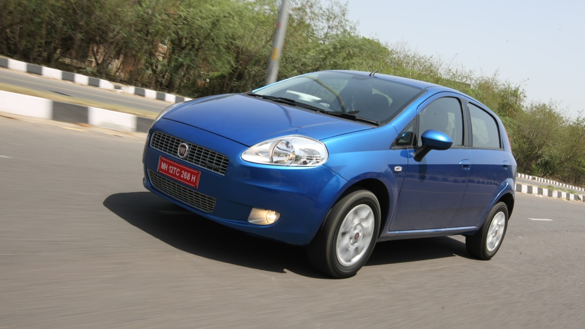 Fiat-Grande-Punto-2012-Fire-Emotion-Exterior