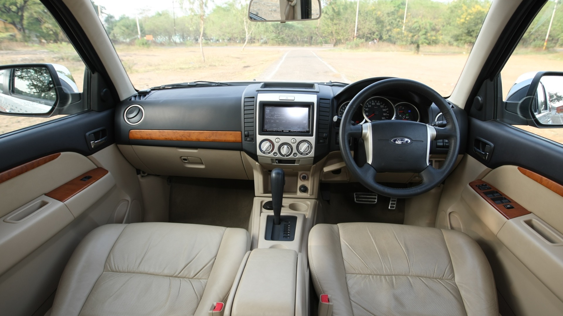 Ford-Endeavour-2012-TDCi-4x2-2-5-XLT-Interior