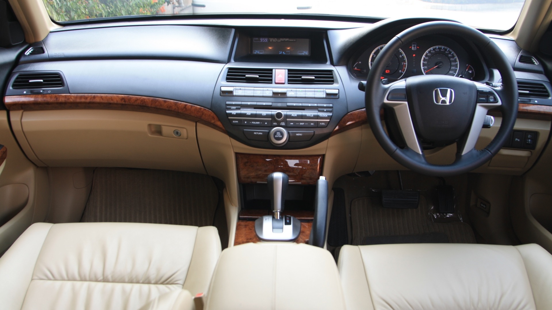 Honda-Accord-2013-2-4-AT-Interior