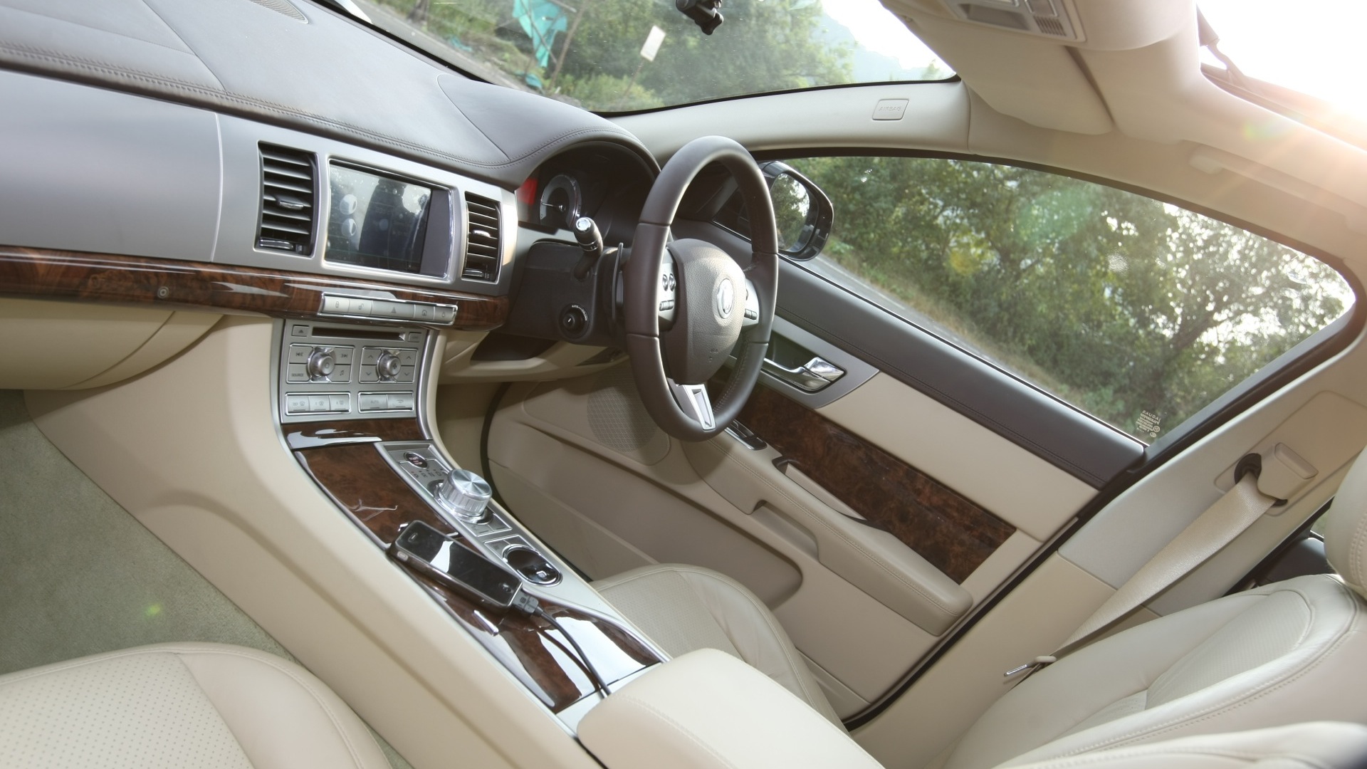 Jaguar-XF-2013-S-Interior