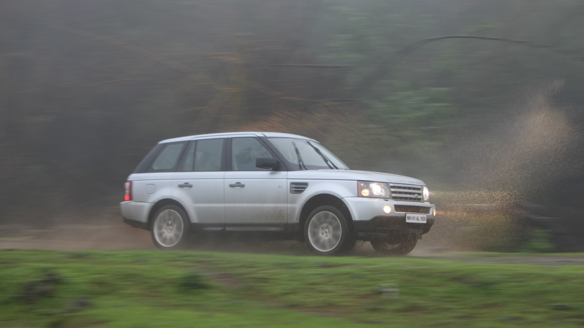 Land-Rover-Range-Rover-2013-4-4-TDV8-Exterior