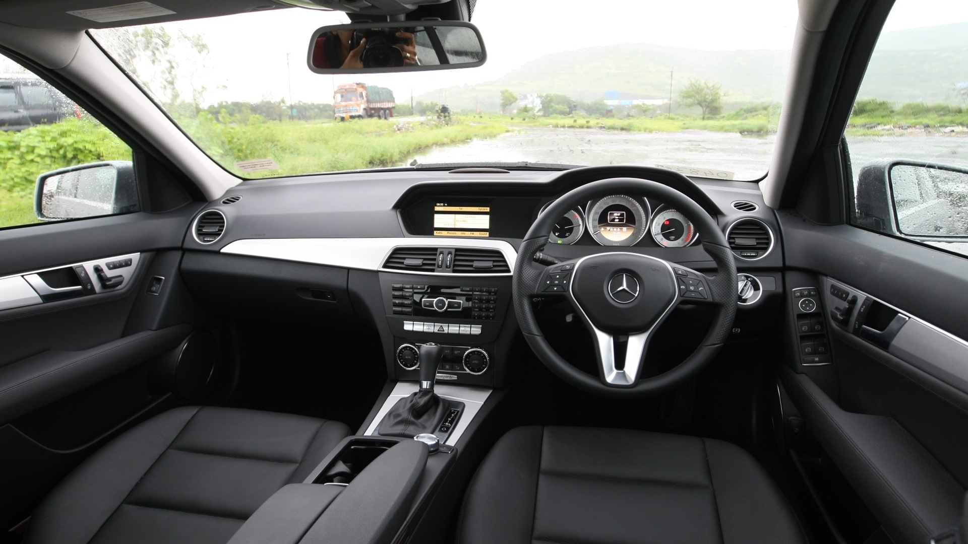 MercedesBenz-C class-2013-C200-CGi--Avantgarde-Interior