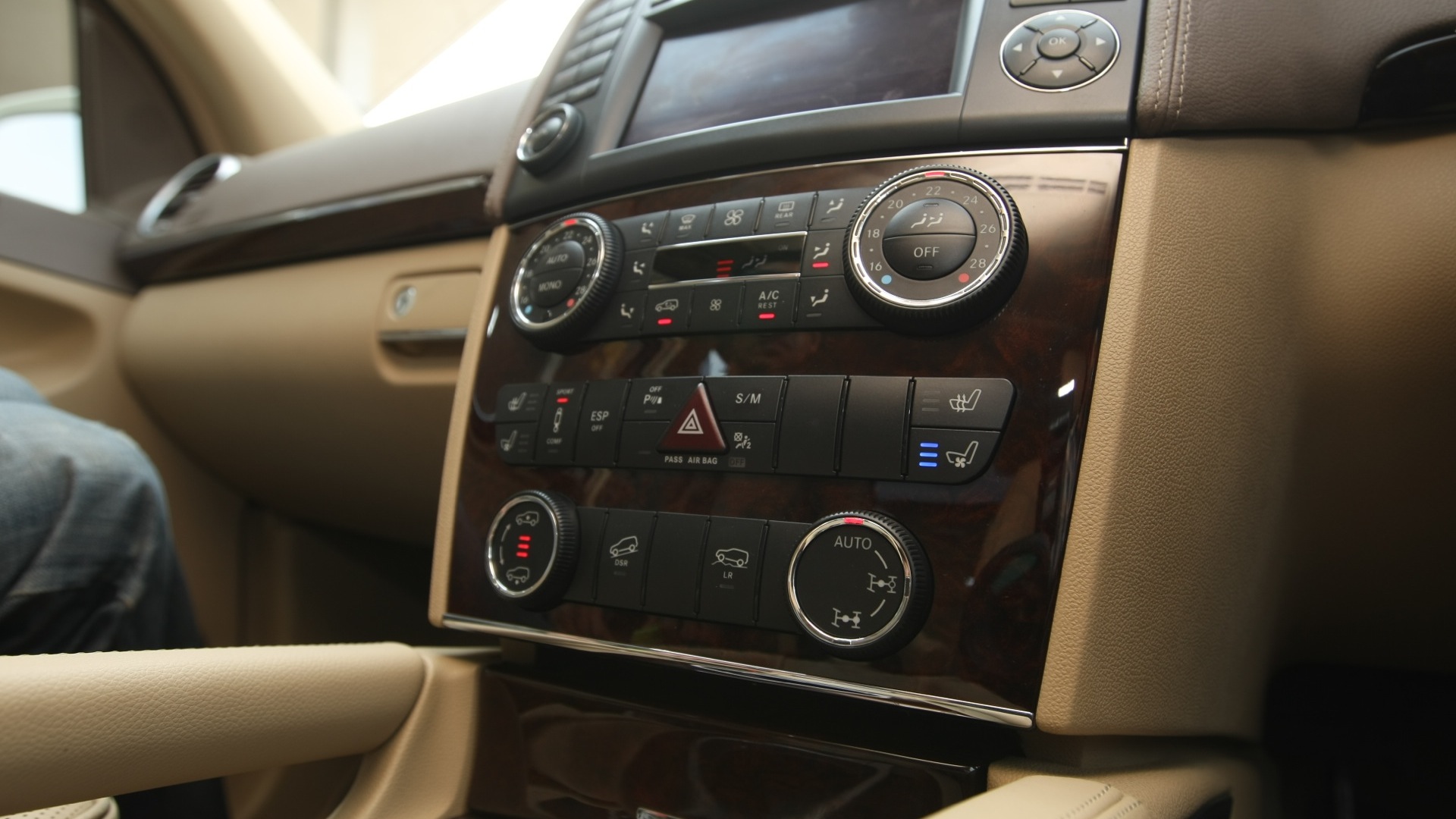 Mercedesbenz-GL-class-2013-GL-350-CDI-Executive-Interior