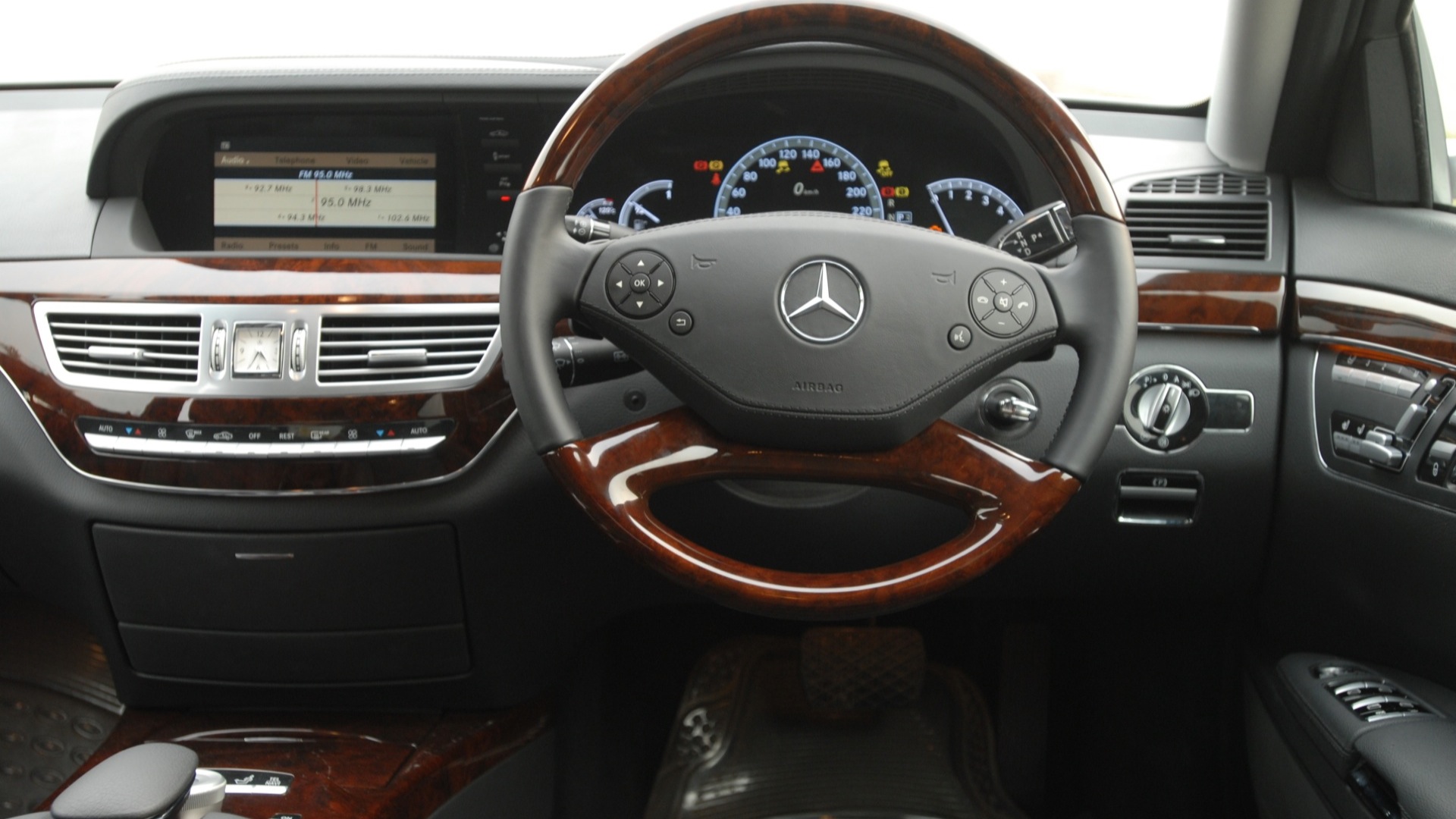 MercedesBenz-S-class-2013-S500-L-Interior