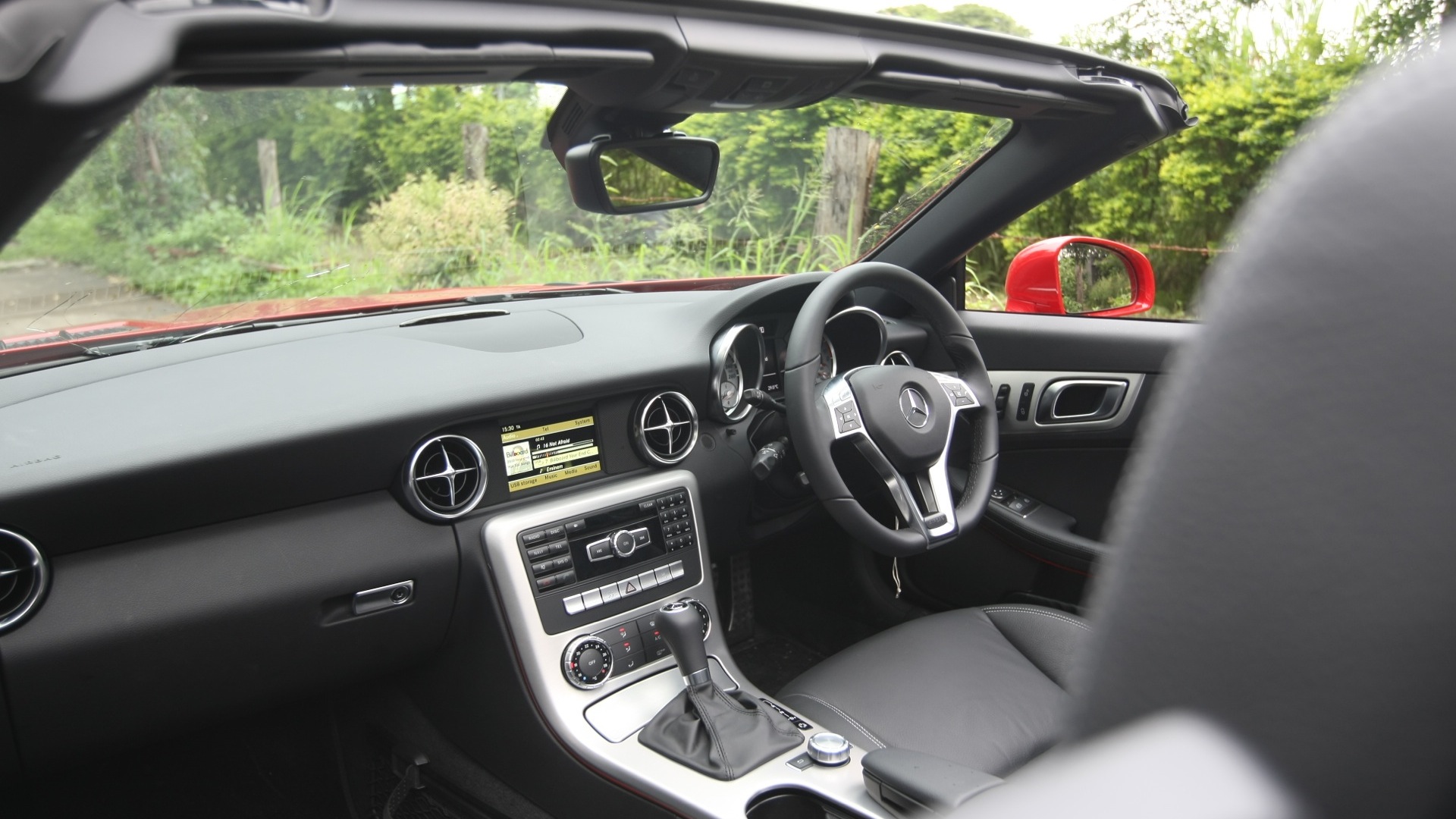 MercedesBenz-SLK-2013-350-Interior