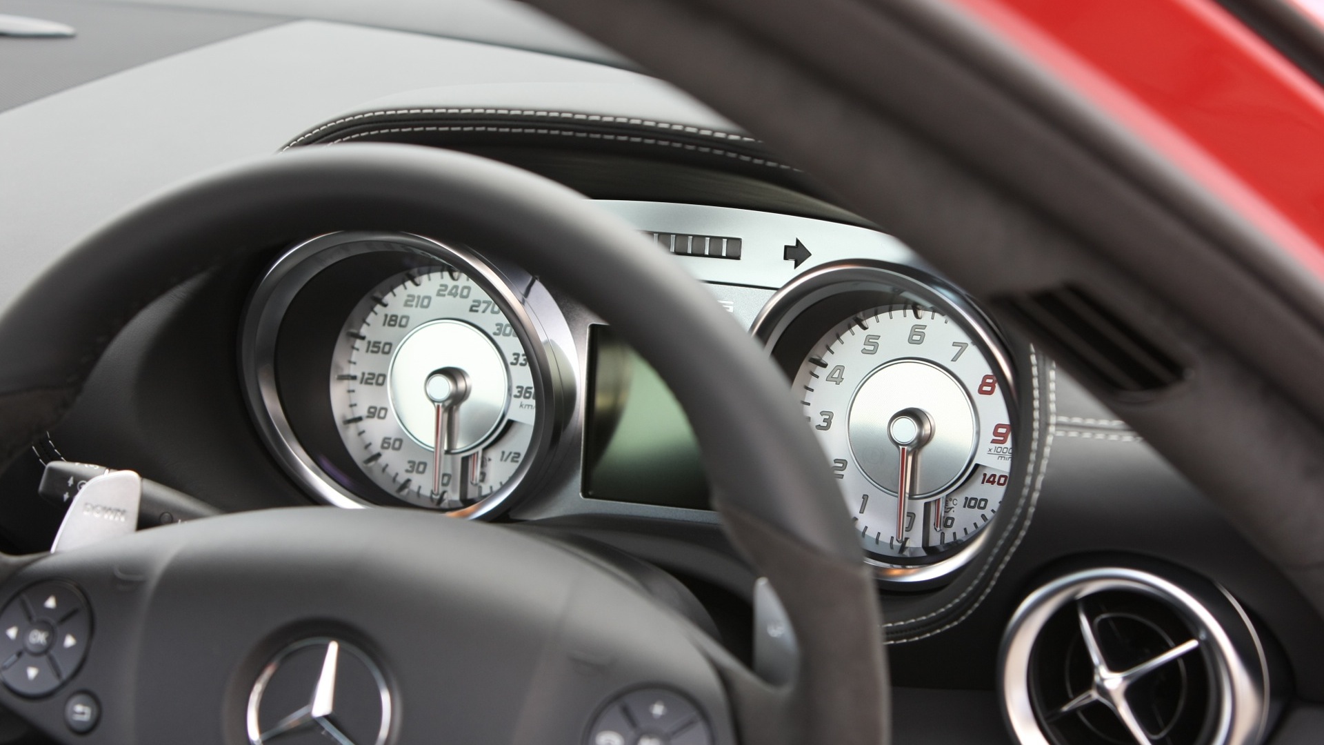 MercedesBenz-SLS-2013-AMG-Interior