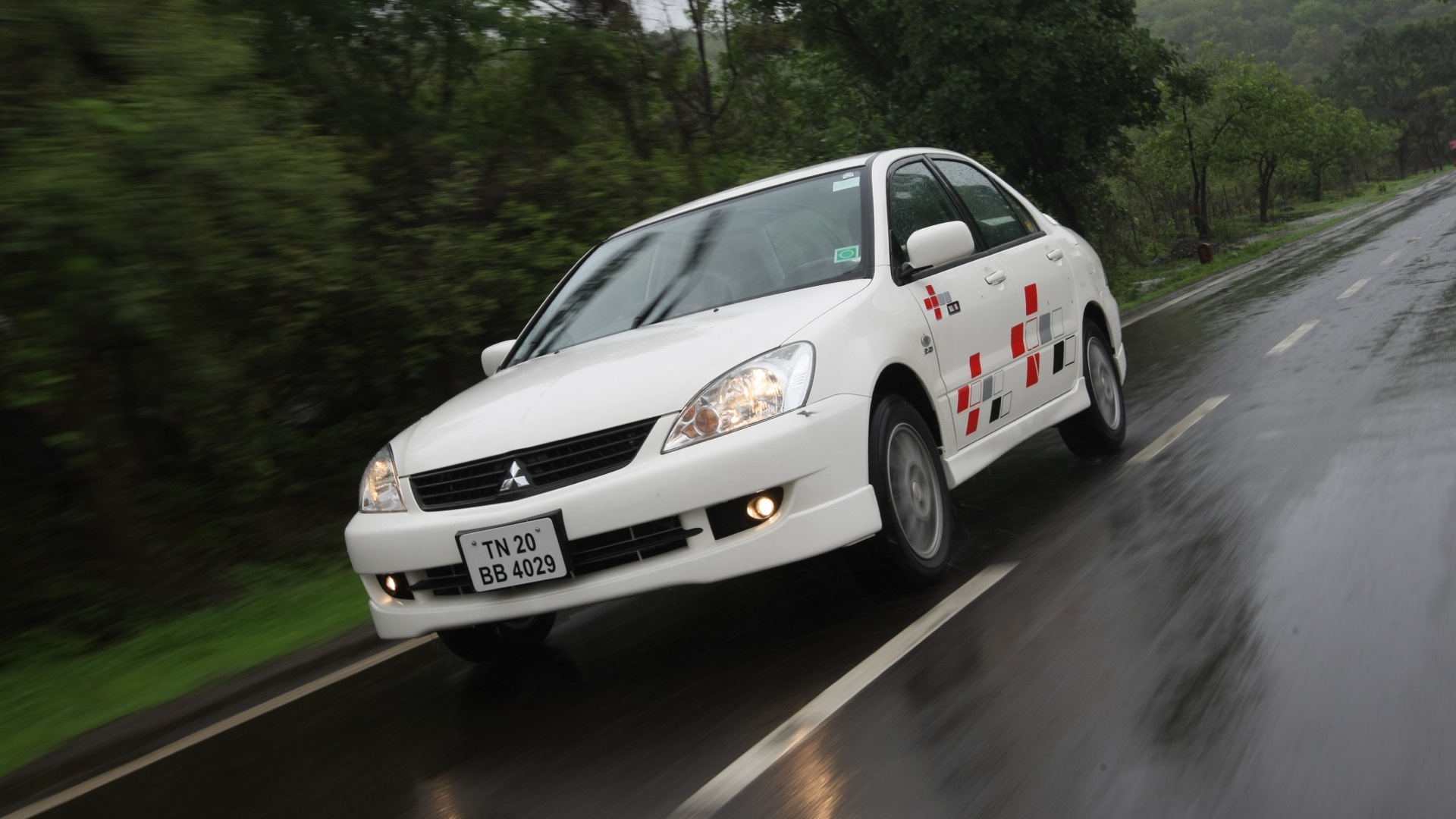 Mitsubishi-Cedia-2013-Sports-Exterior