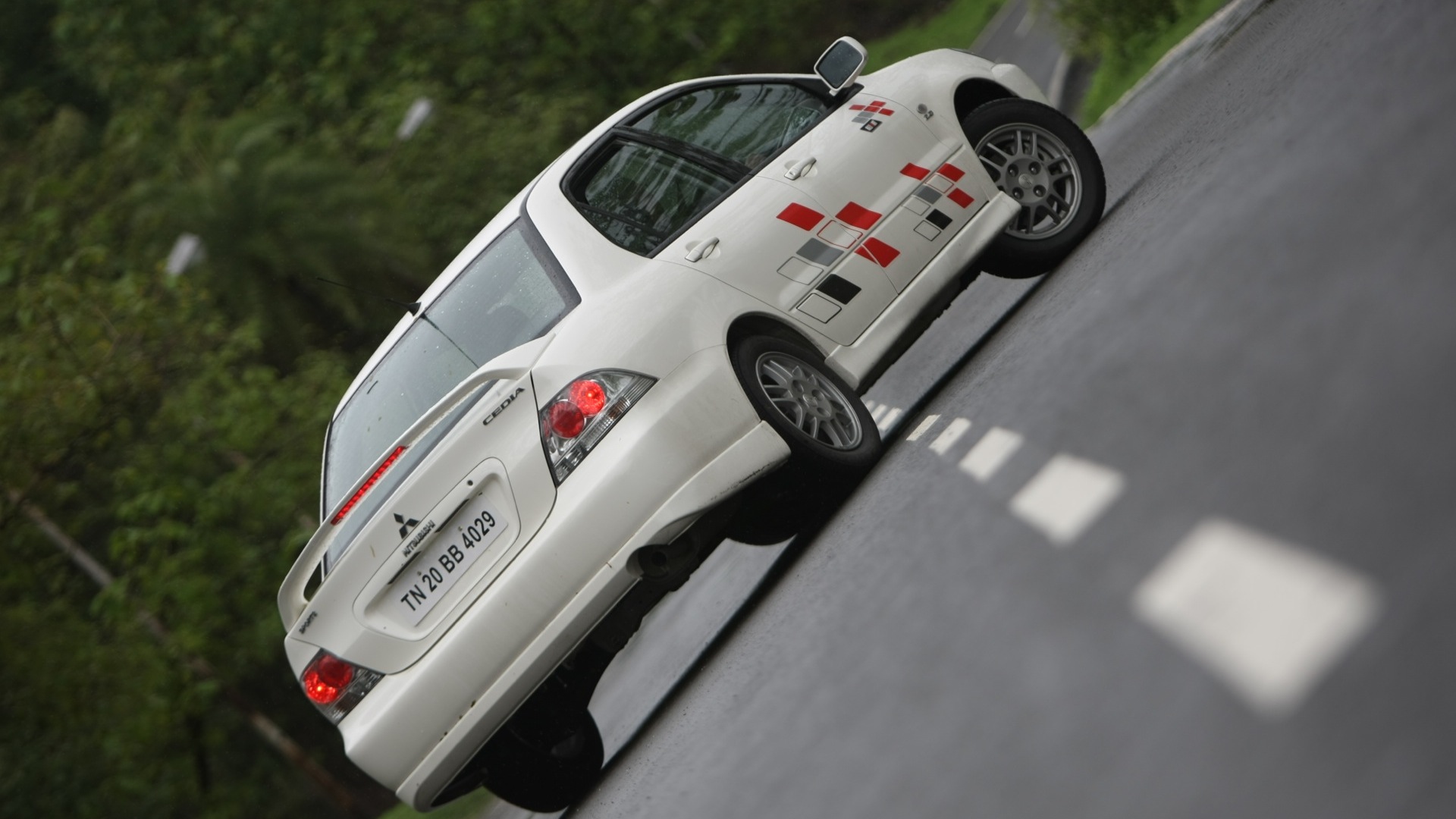 Mitsubishi-Cedia-2013-Sports-Exterior