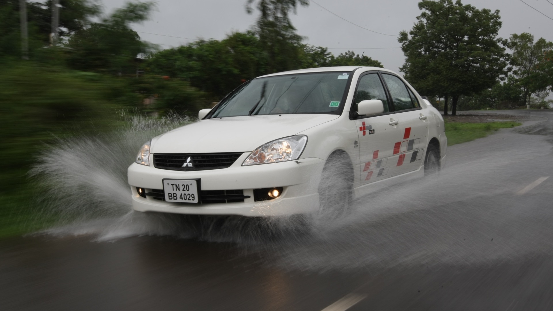 Mitsubishi-Cedia-2013-Sports-Exterior