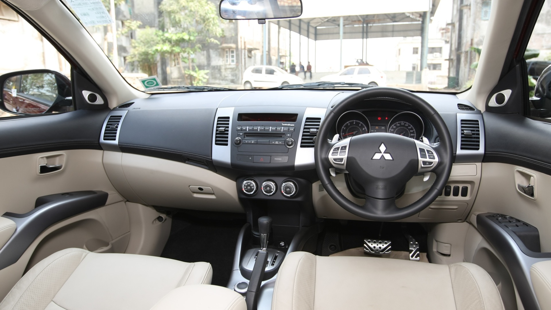 Mitsubishi-Outlander-2013-STD-Interior