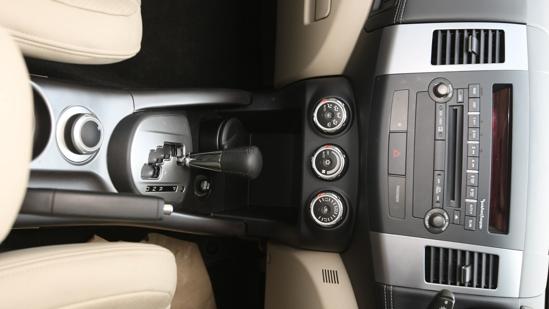 Mitsubishi-Outlander-2013-STD-Interior