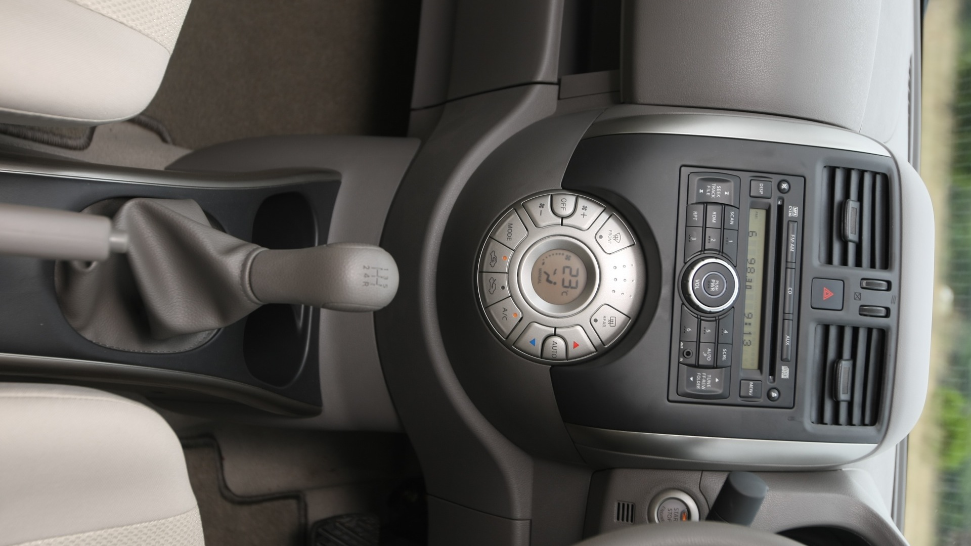 Nissan-Sunny-2013-XV-Interior