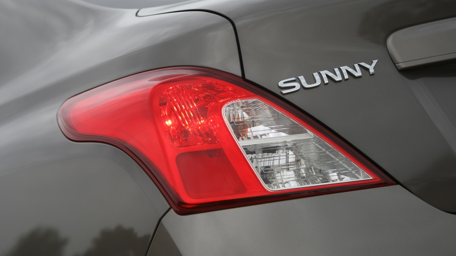 Nissan-Sunny-2013-XV-Exterior