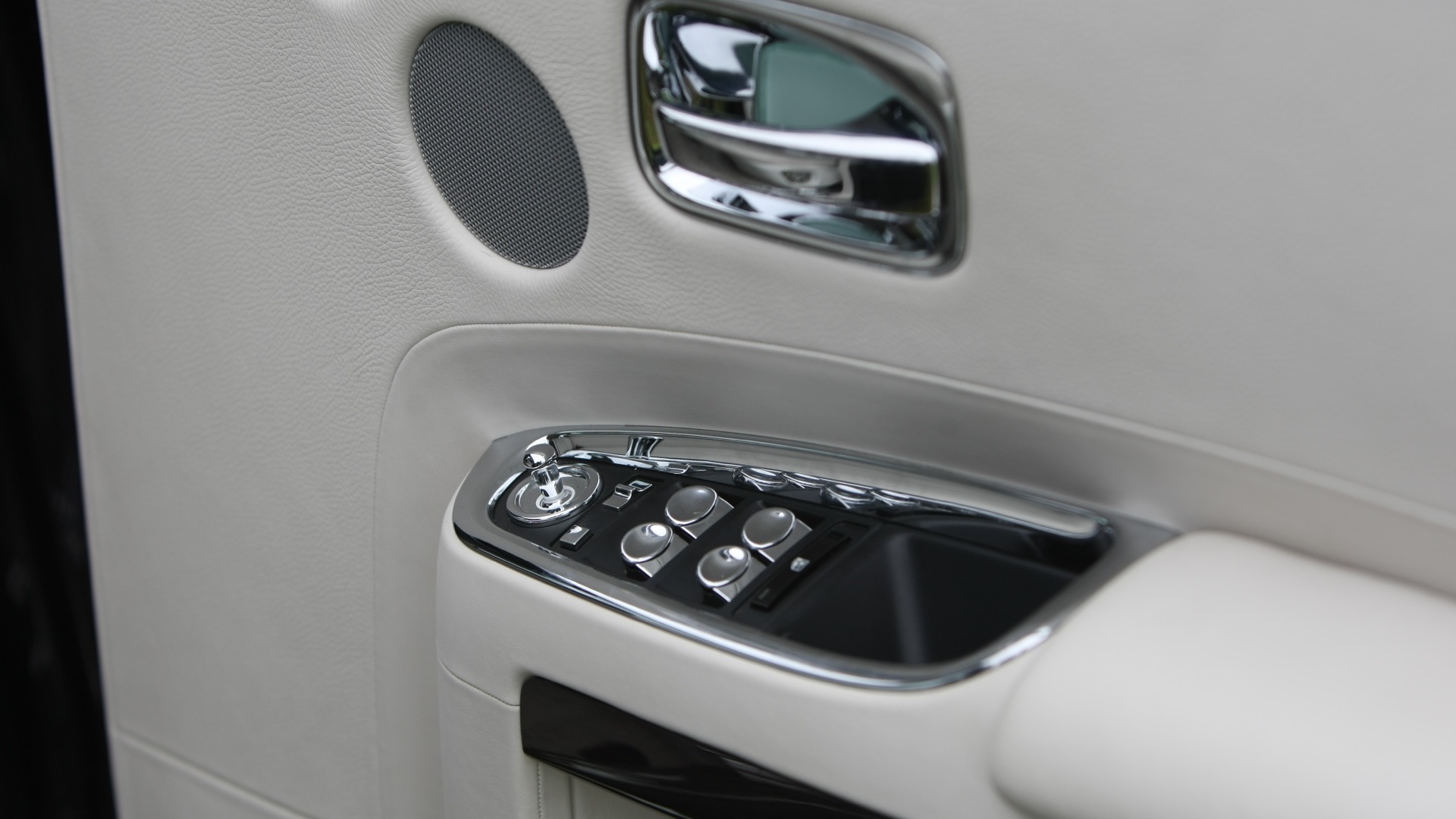 Rolls-Royce-Ghost-2013-STD-Interior
