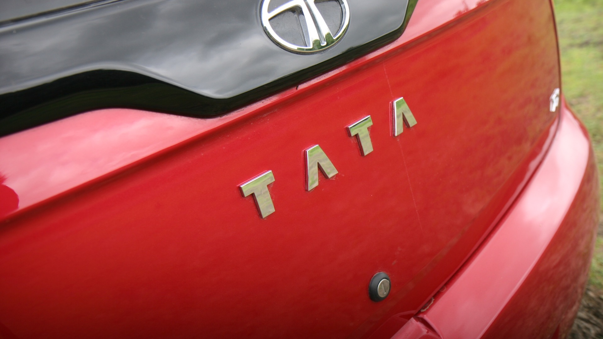 Tata-Indica-vista-2013-Quadrajet-ZX-Exterior