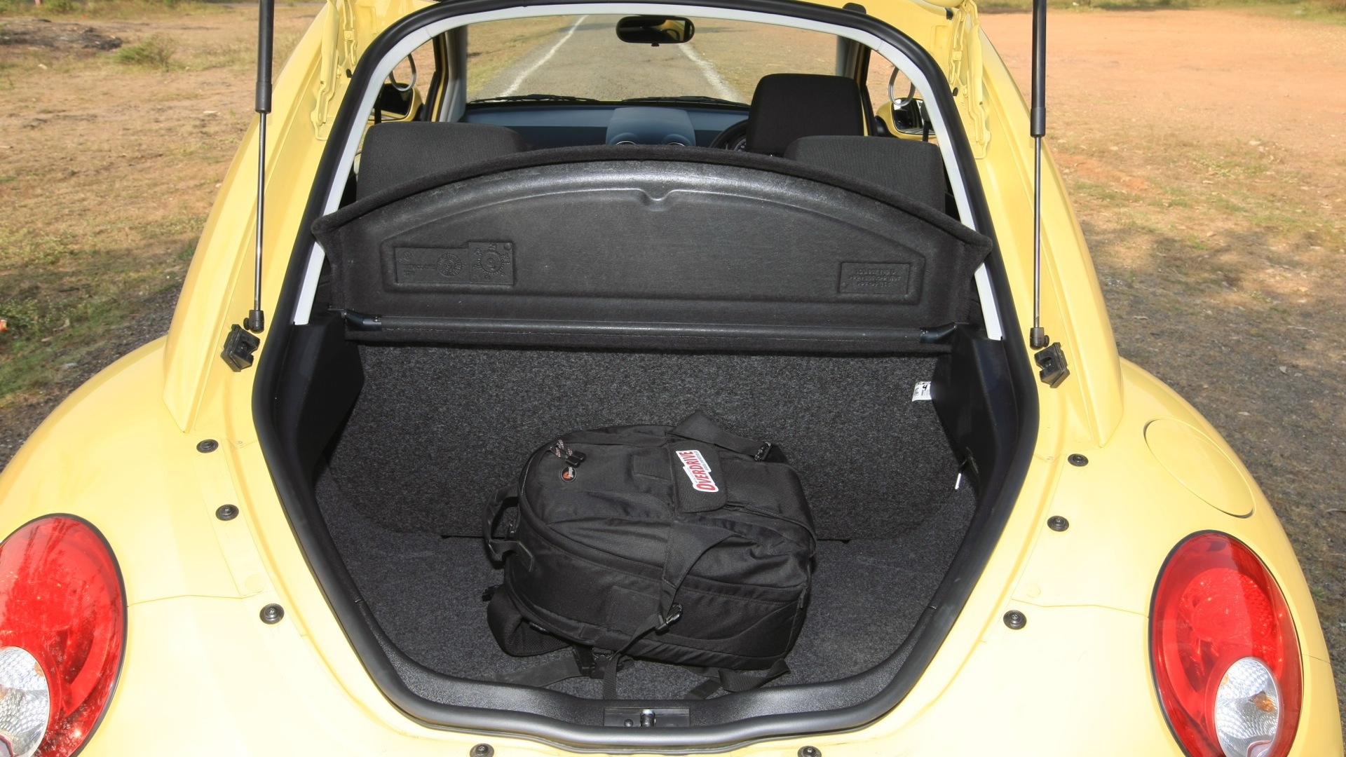 Volkswagen-Beetle-2013-STD-Interior
