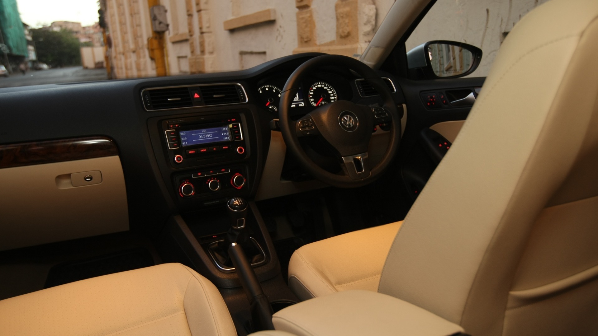 Volkswagen-Jetta-2011-1-6-Trendline-Interior