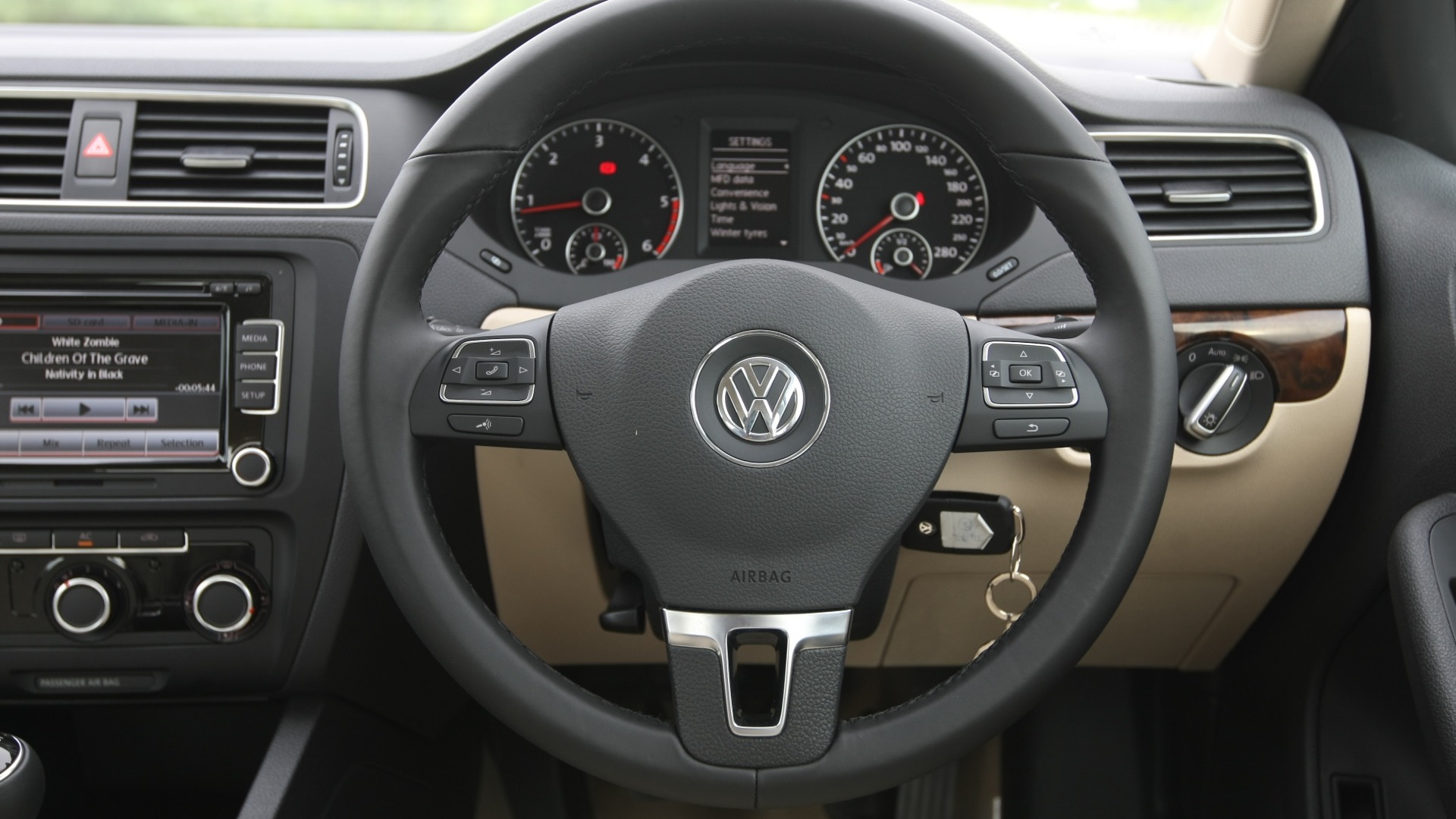 Volkswagen-Jetta-2011-2-0-Trendline-M-Interior