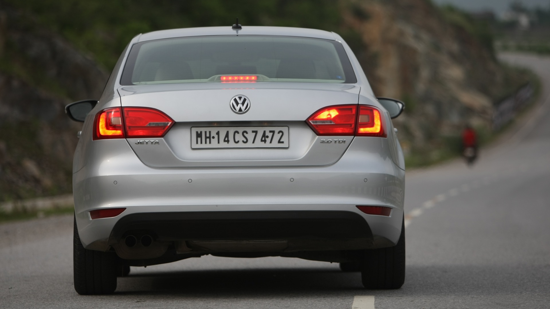 Volkswagen-Jetta-2011-2-0-Trendline-M-Compare
