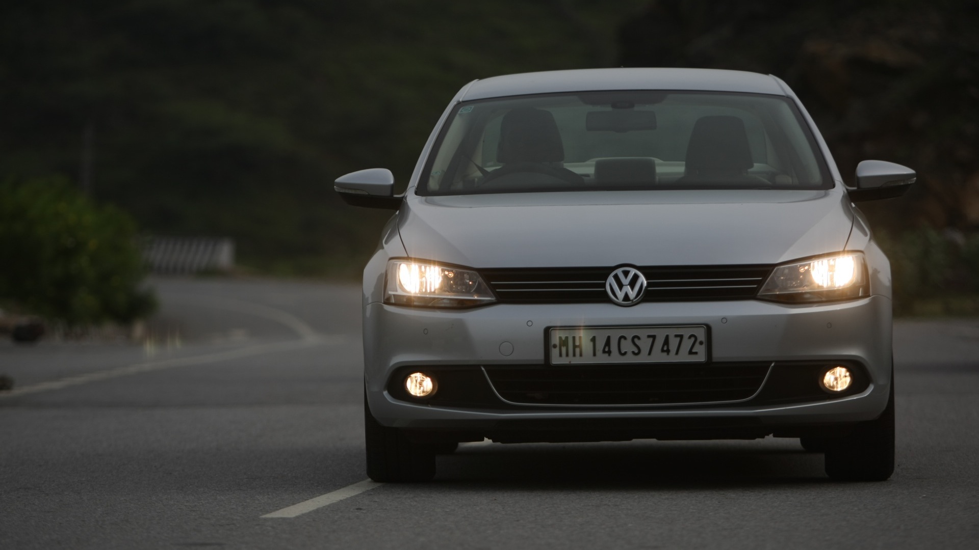Volkswagen-Jetta-2011-2-0-Trendline-M-Compare