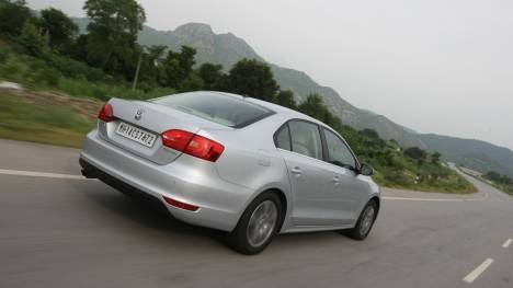 Volkswagen-Jetta-2011-2-0-Trendline-M-Exterior