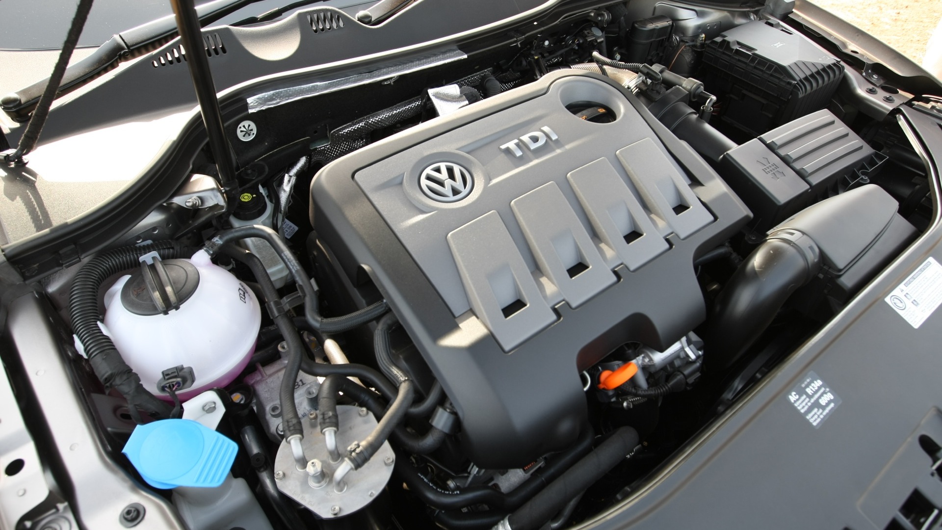 Volkswagen-Passat-2013-Trendline-MT-Interior