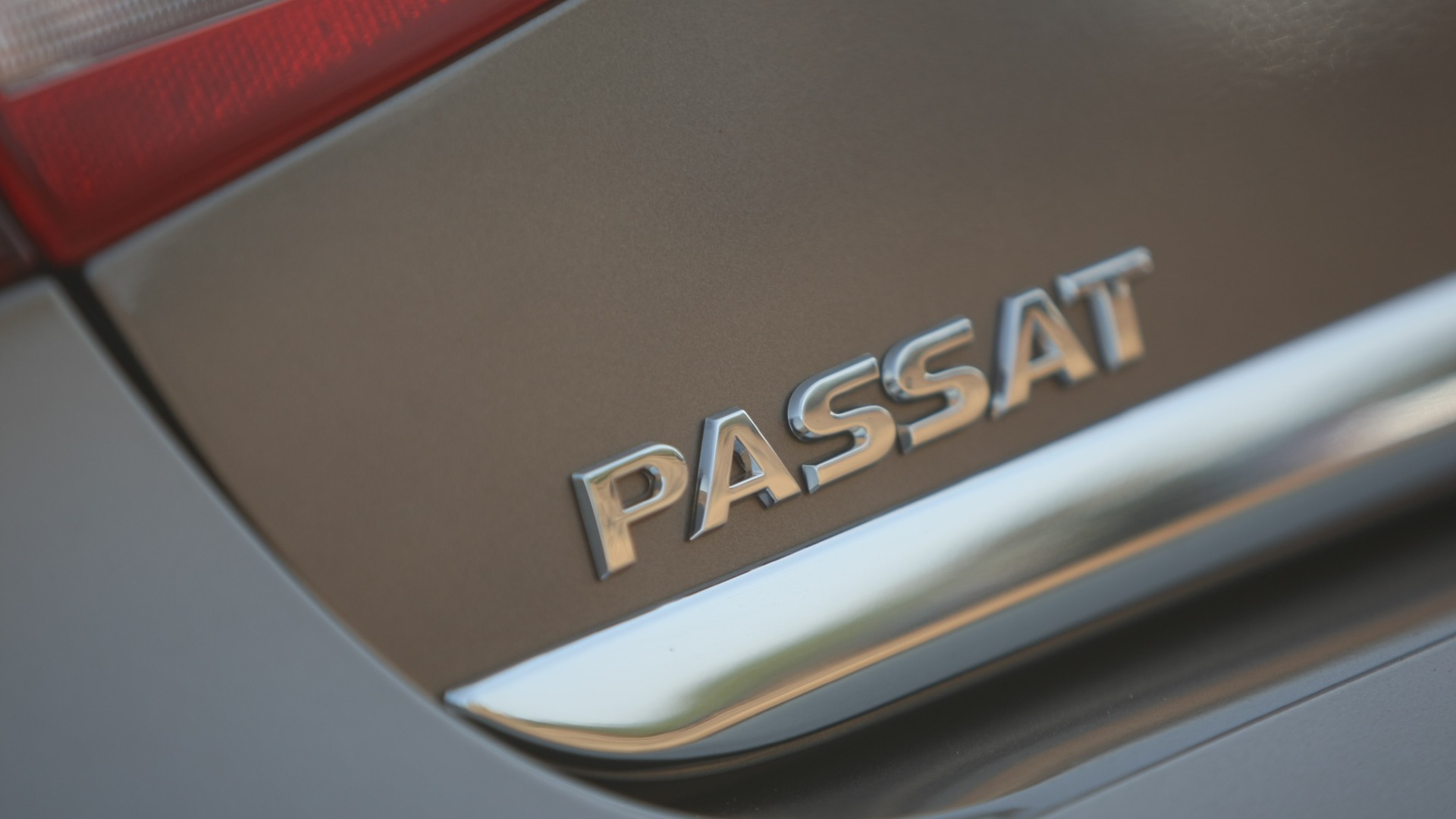 Volkswagen-Passat-2013-Trendline-MT-Exterior