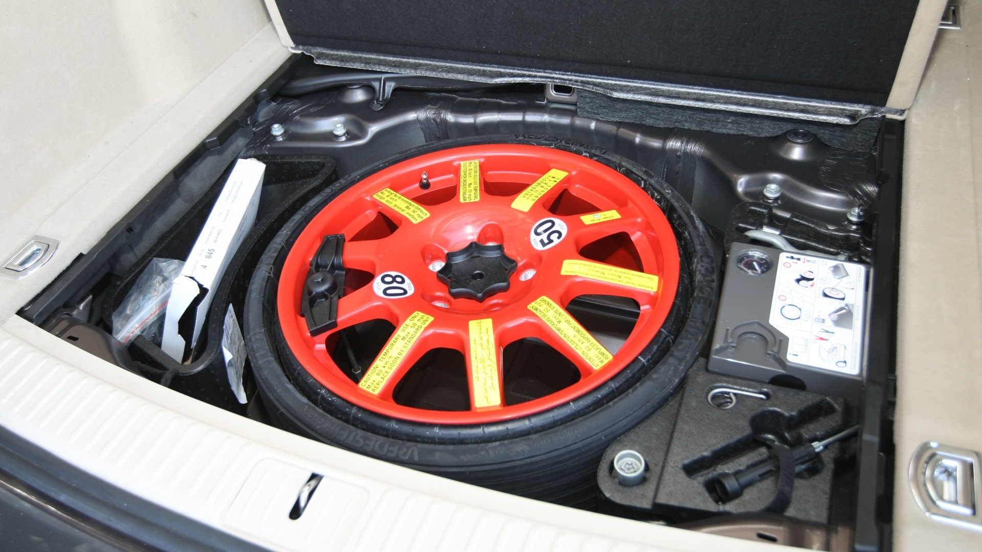 Volkswagen-Touareg-2012-V6-TDi-Interior