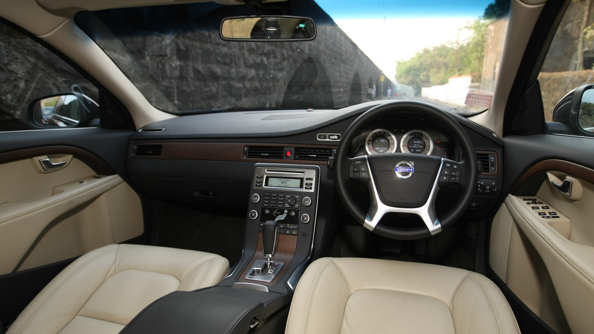 Volvo-S80-2013-2-4L-D5-Interior
