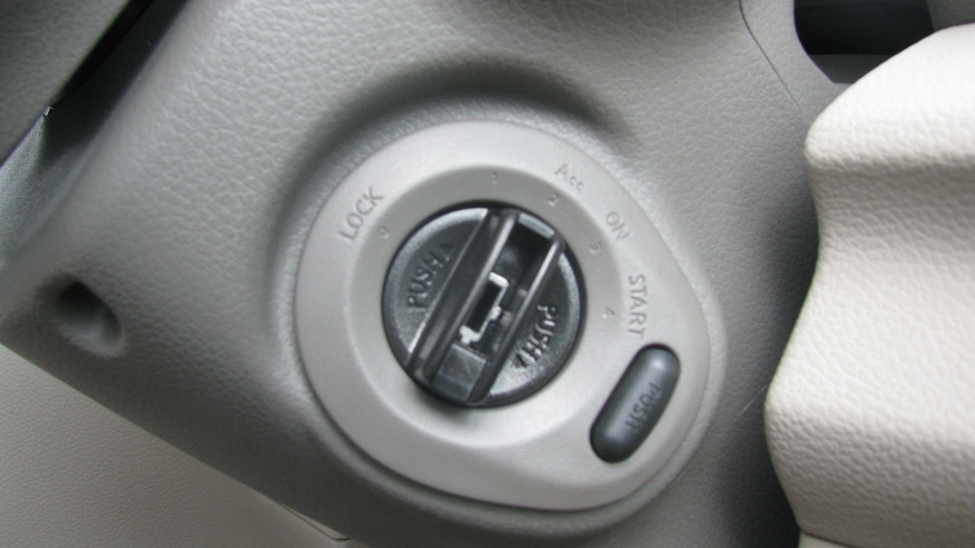 Nissan-Evalia-2014 Interior