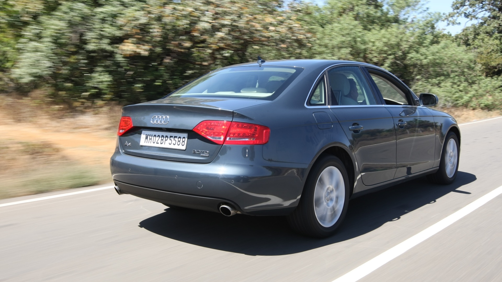 Audi-A4-2012-1-8-TFSI-Compare