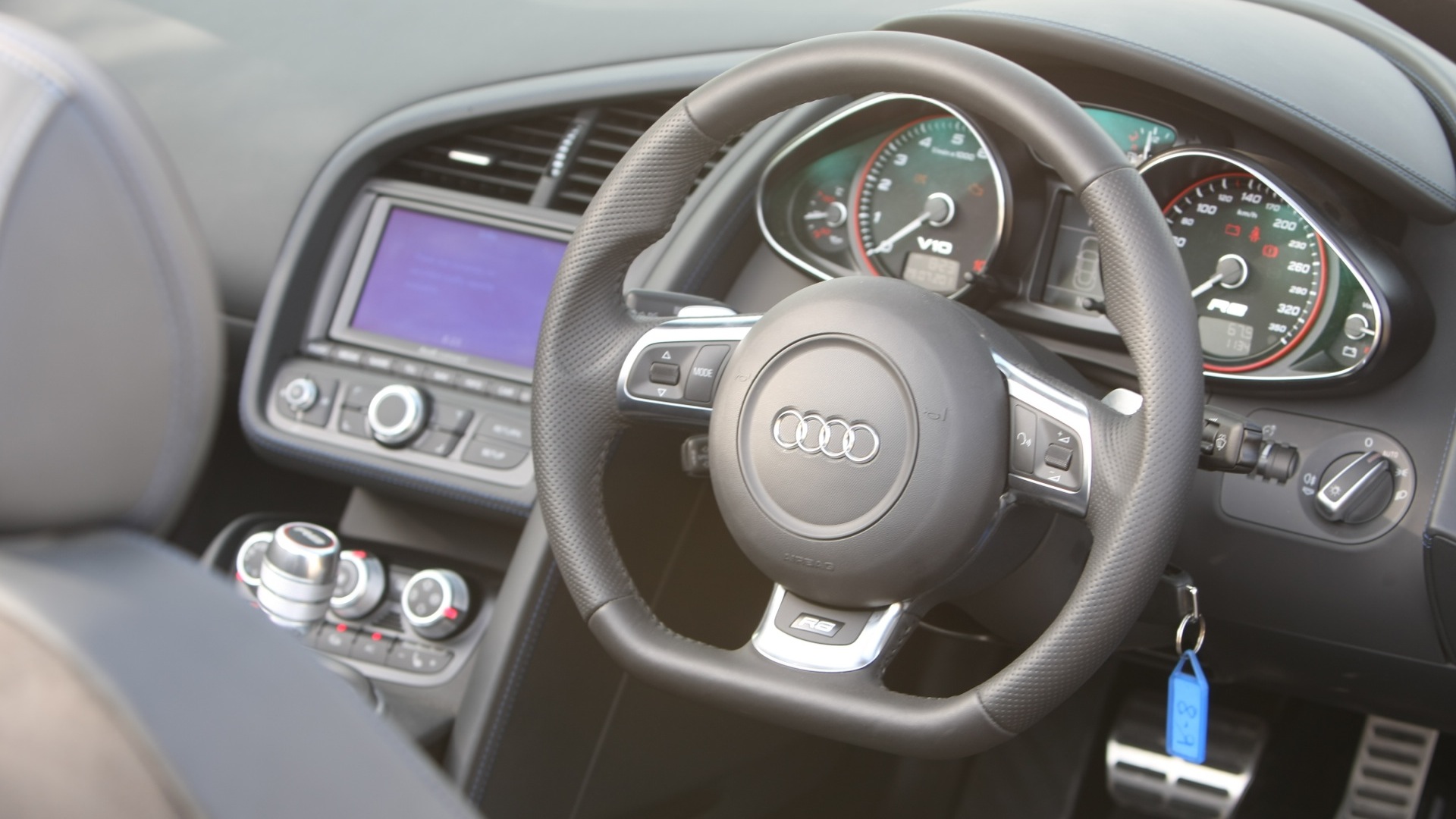 Audi-R8-2012-4-2-FSI-Quattro-Interior