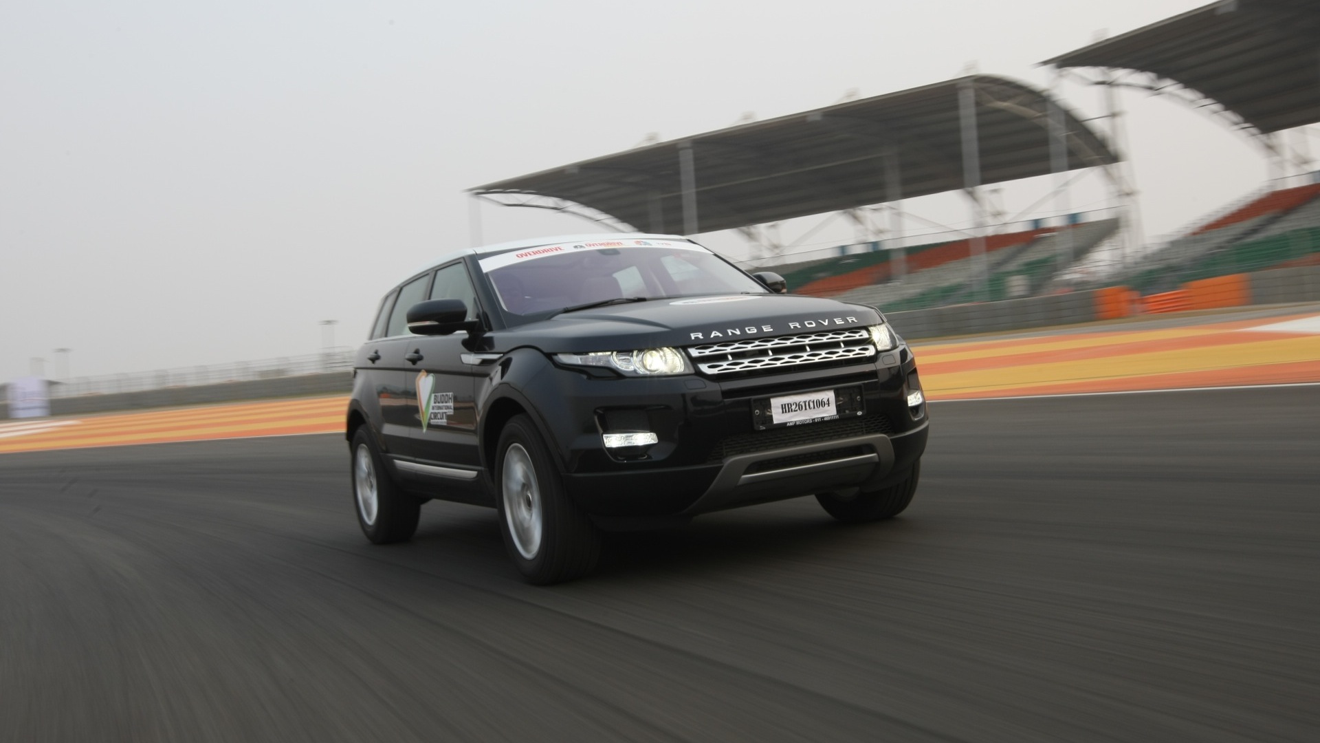 Land-Rover-Evoque-2013-Pure-SD4-Compare