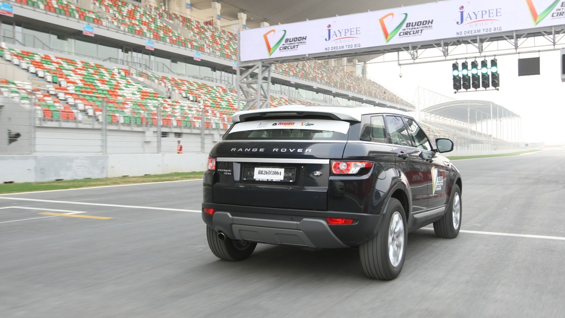 Land-Rover-Evoque-2013-Pure-SD4-Compare