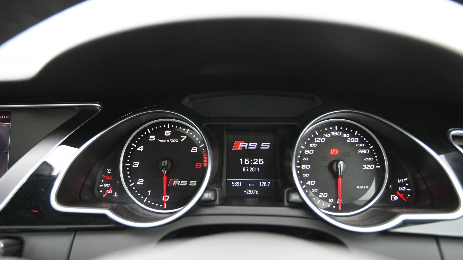 Audi-RS5-2012-STD-Interior