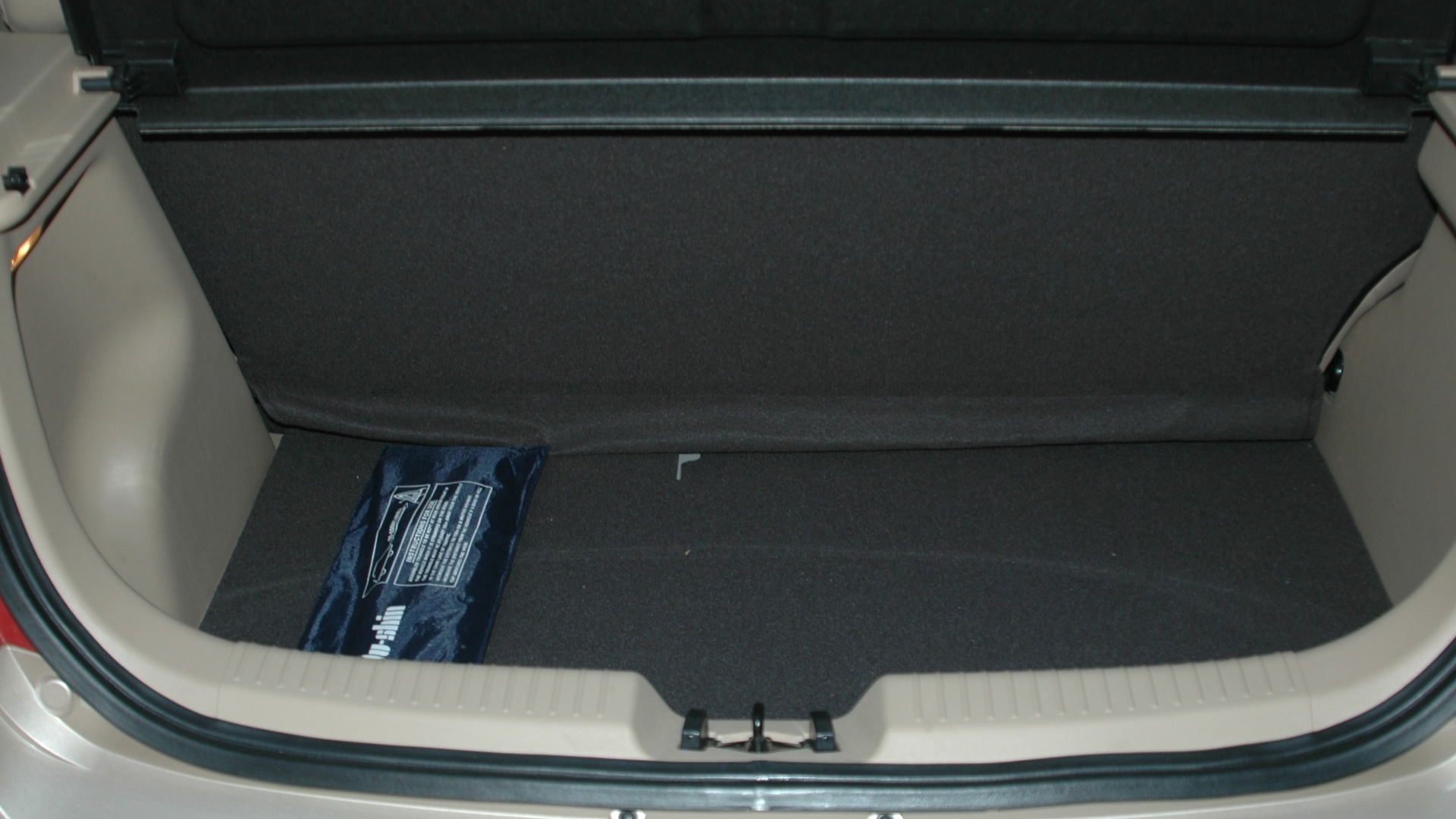 Hyundai-i10-2013-1-1-iRDE2-D-Lite-Interior
