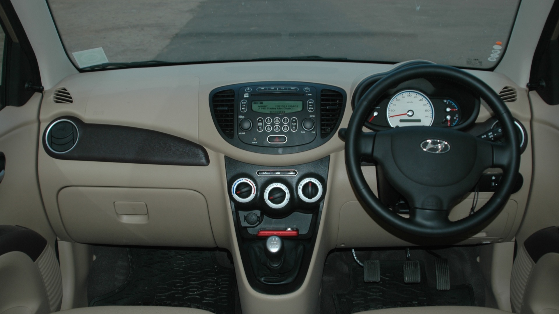 Hyundai-i10-2013-1-1-iRDE2-D-Lite-Interior