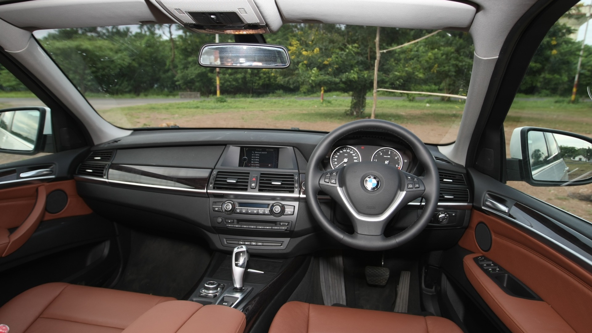 BMW-x5-2013-xDrive5-0i-Interior