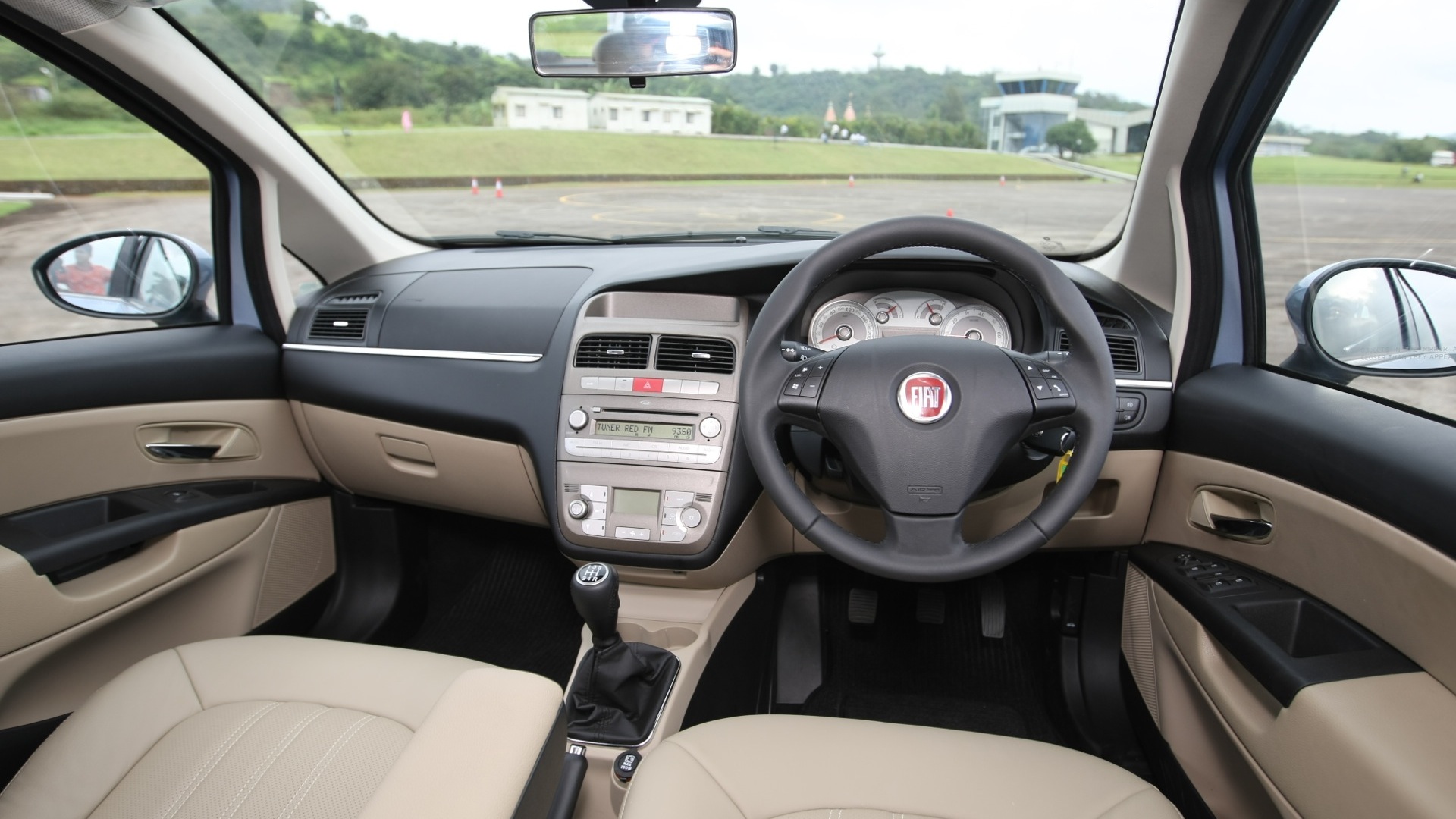 Fiat-Linea-2012-Multijet-Active-Interior