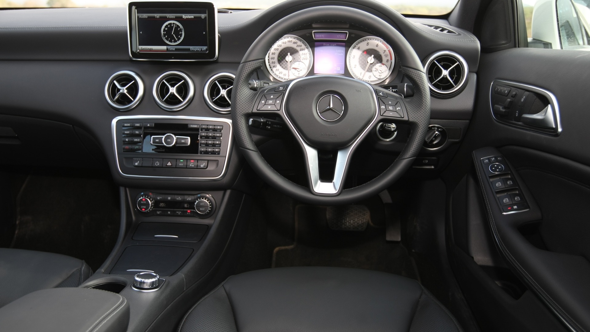 MercedesBenz-A180-sport-Interior