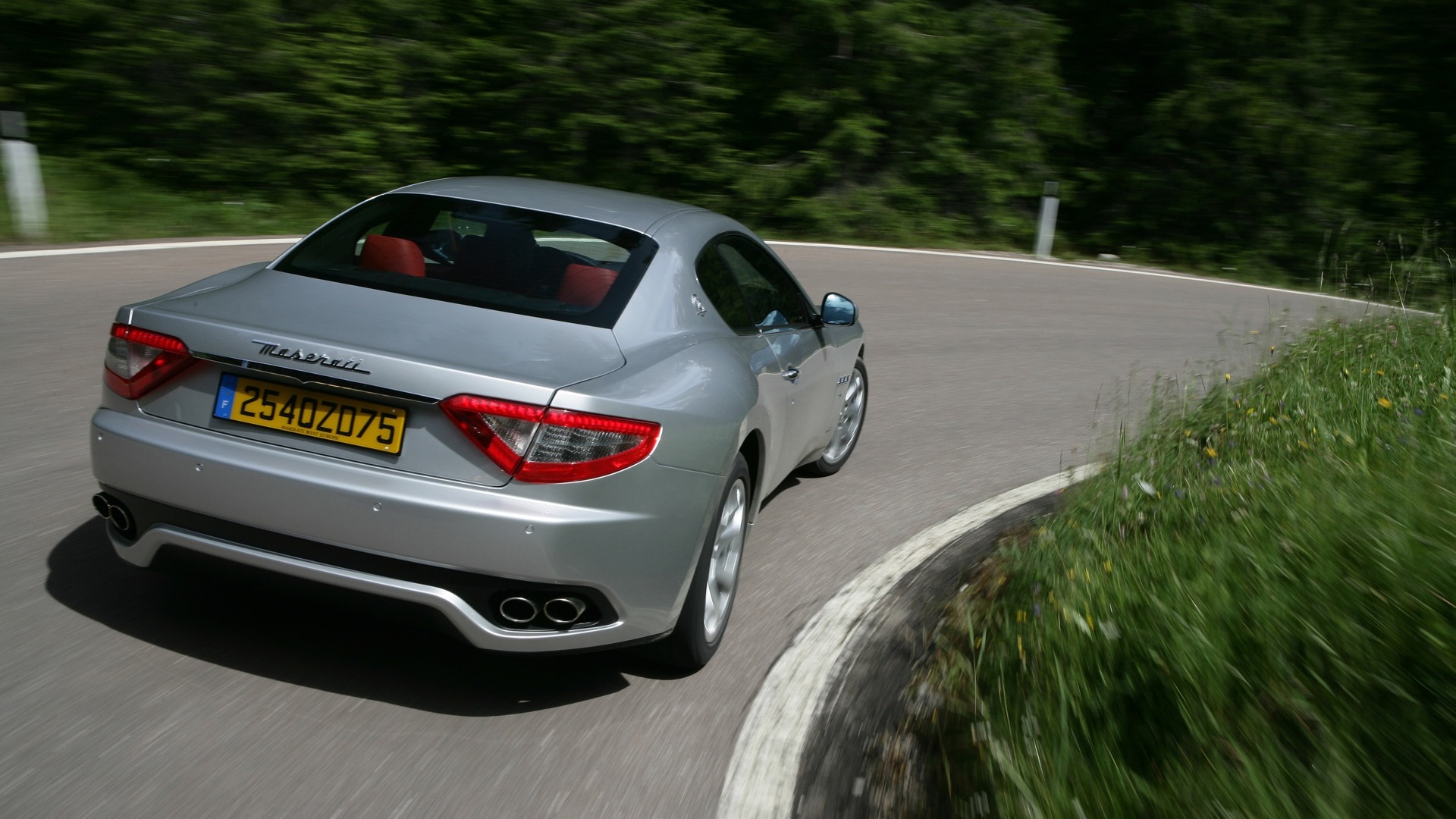 Maserati-granturismo-2013-STD Compare