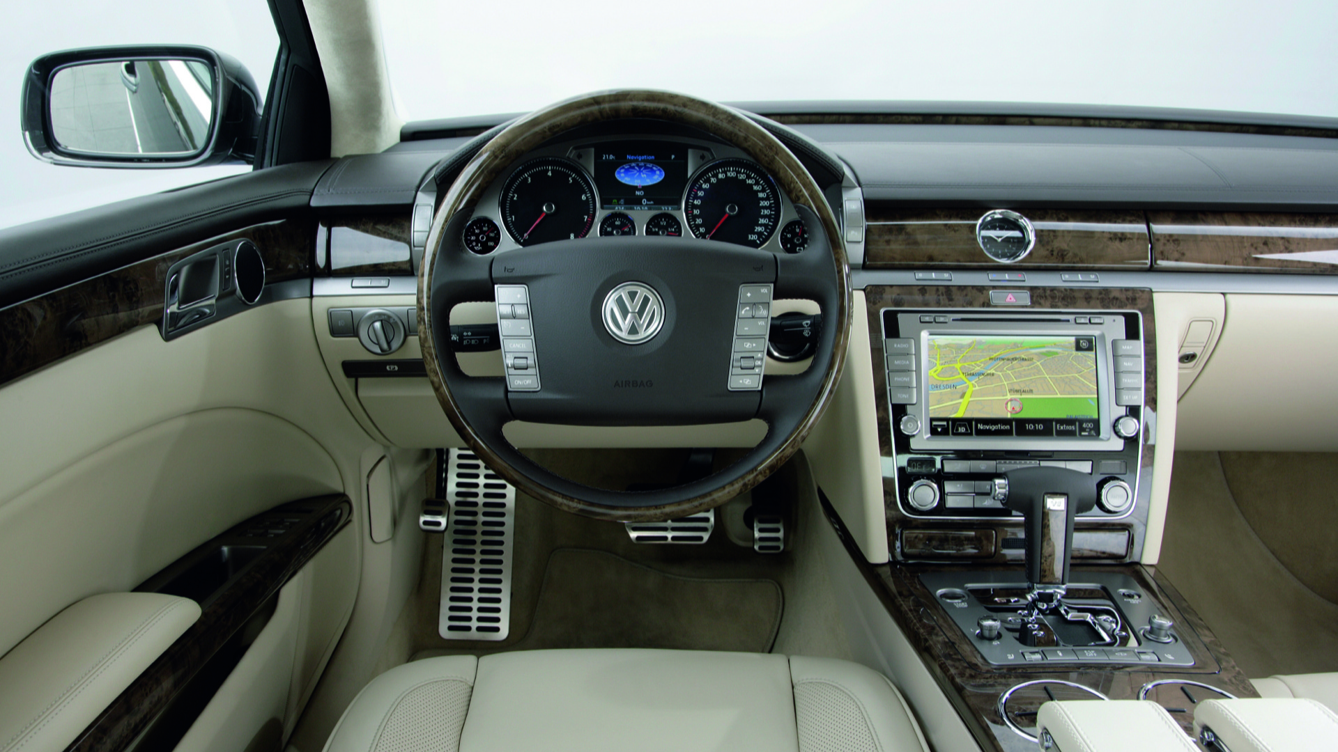 Volkswagen-Phaeton-2013-Phaeton-Exterior