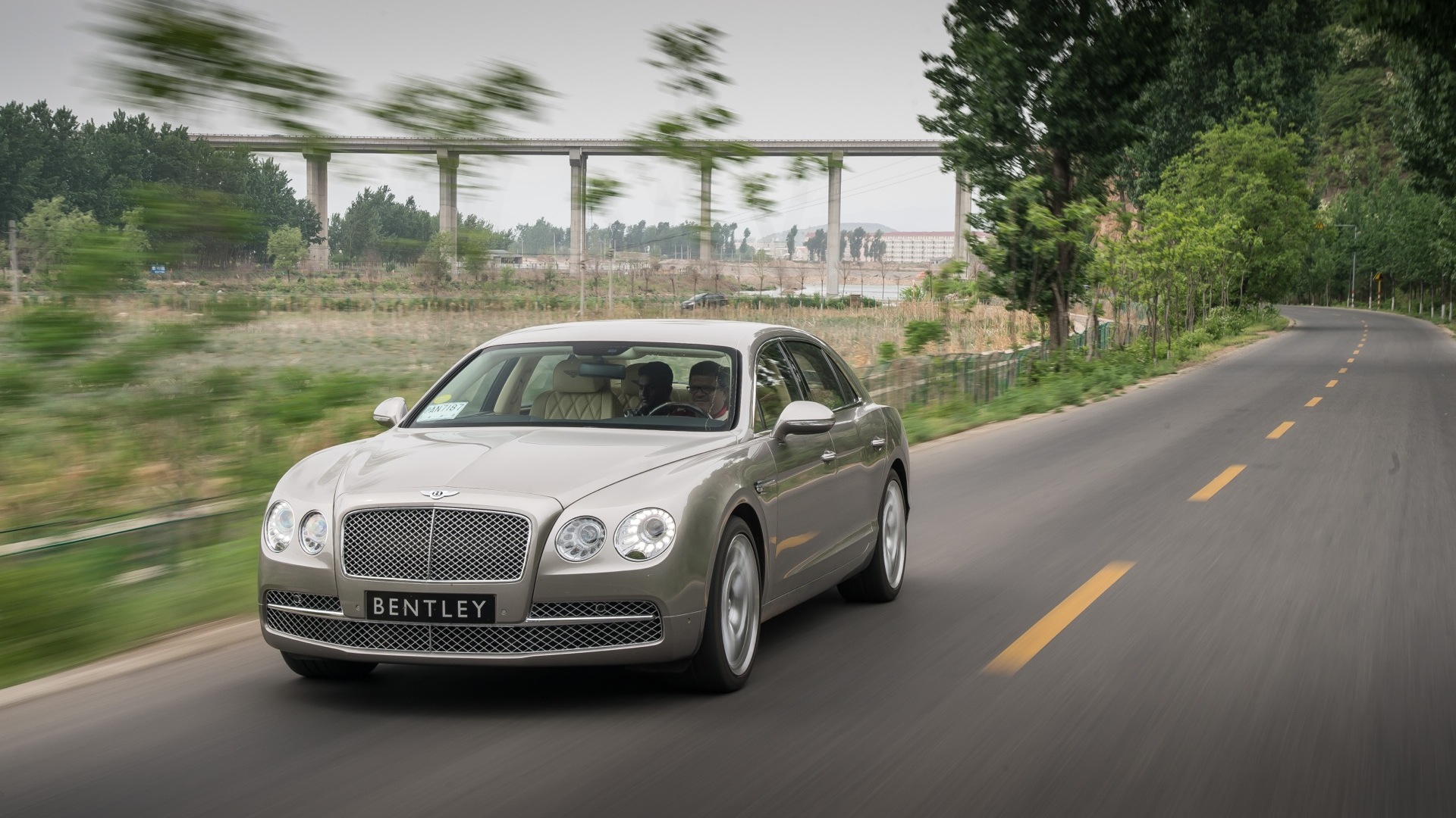 Bentley-Flying-Spur-2014-STD Compare